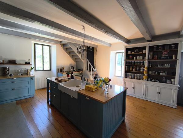 Demeure de charme avec dépendances à Lissac