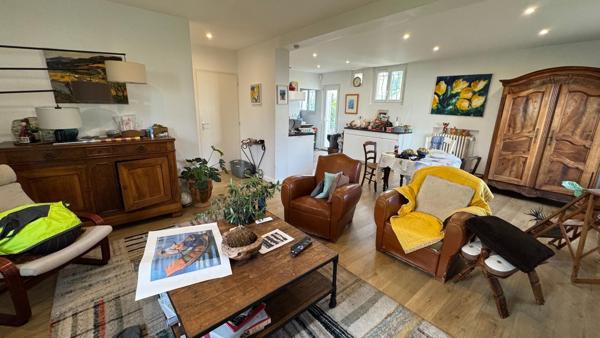 PERPIGNAN-VILLA-3FACES AVEC GARAGEDE 60 M2,3 CHAMBRES, BUREAU ET BALCONS, JARDIN DPE C
