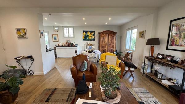 PERPIGNAN-VILLA-3FACES AVEC GARAGEDE 60 M2,3 CHAMBRES, BUREAU ET BALCONS, JARDIN DPE C