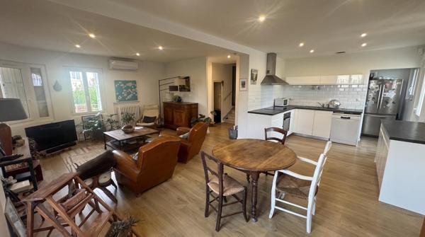 PERPIGNAN-VILLA-3FACES AVEC GARAGEDE 60 M2,3 CHAMBRES, BUREAU ET BALCONS, JARDIN DPE C