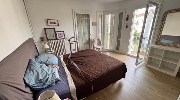 PERPIGNAN-VILLA-3FACES AVEC GARAGEDE 60 M2,3 CHAMBRES, BUREAU ET BALCONS, JARDIN DPE C