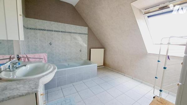 Maison d'habitation de construction traditionnelle - 123 habitables - proche centre ville 