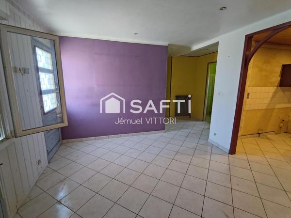 Maison à rénover avec sous-sol complet et terrain divisible