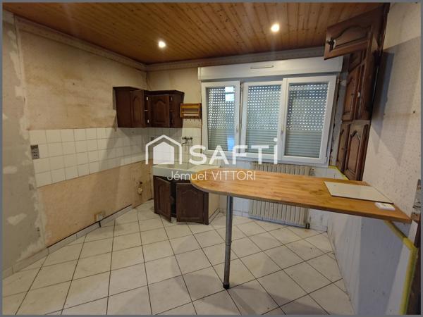 Maison à rénover avec sous-sol complet et terrain divisible