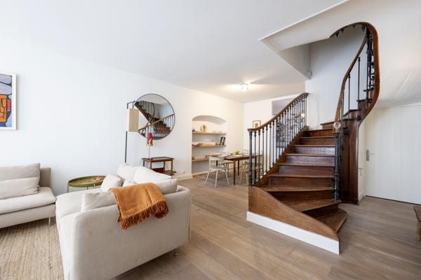 ANGOULEME PLATEAU centre historique – Élégante maison de ville de 190m² avec patio et studio indépendant