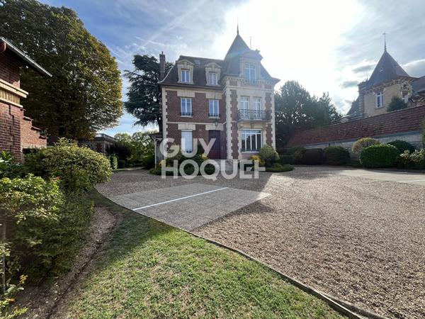 Magnifique appartement de 6 pièces -144,80 m² - SECTEUR Château / Hippodrome
