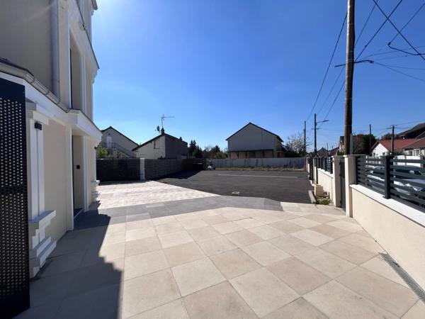 Immeuble à vendre PARAY VIEILLE POSTE (91) et terrain à batir