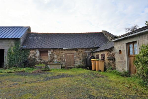 ENSEMBLE EN PIERRE A RENOVER AU PORTE DE BINIC