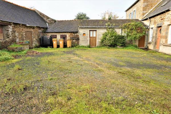 ENSEMBLE EN PIERRE A RENOVER AU PORTE DE BINIC