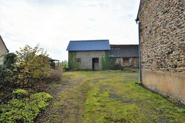 ENSEMBLE EN PIERRE A RENOVER AU PORTE DE BINIC