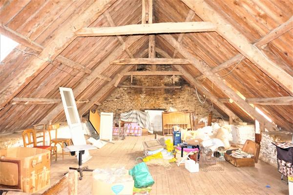 ENSEMBLE EN PIERRE A RENOVER AU PORTE DE BINIC