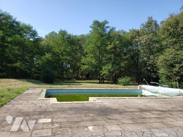 À vendre à Romorantin (41), au c?ur de la Sologne ? située en lisière de forêt, dans la charman...