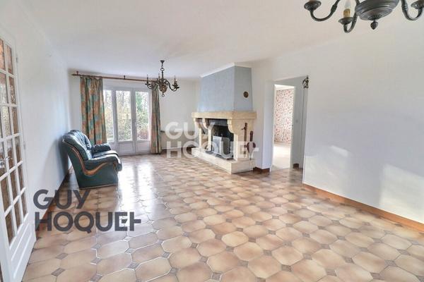 5 km de Bernay, dans un petit hameau , 6 minutes en voiture de la gare