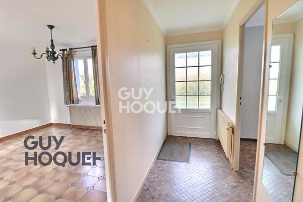 5 km de Bernay, dans un petit hameau , 6 minutes en voiture de la gare