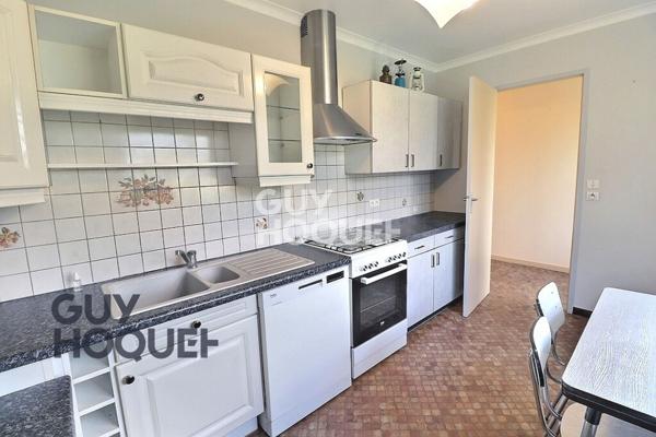 5 km de Bernay, dans un petit hameau , 6 minutes en voiture de la gare