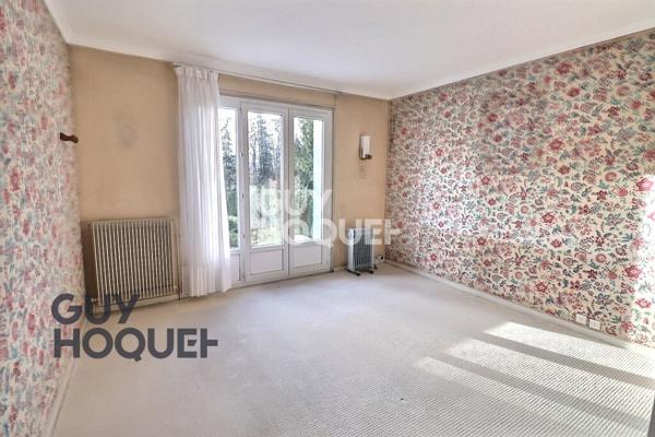 5 km de Bernay, dans un petit hameau , 6 minutes en voiture de la gare