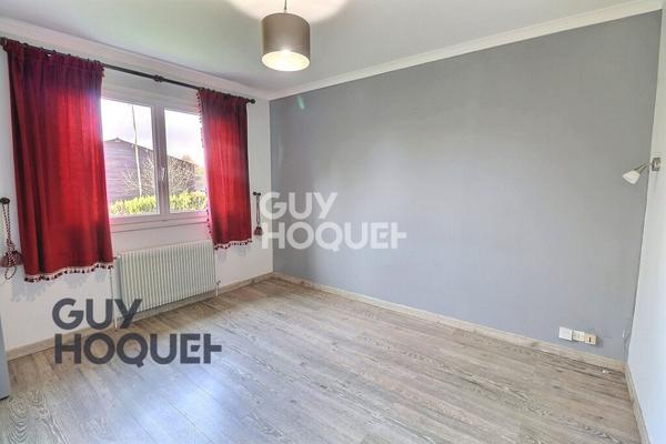 5 km de Bernay, dans un petit hameau , 6 minutes en voiture de la gare