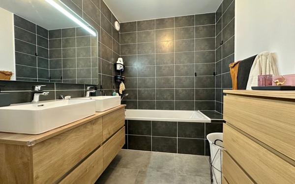 Appartement à vendre    3 pièces • 65,40 m2 Castelnau-le-Lez