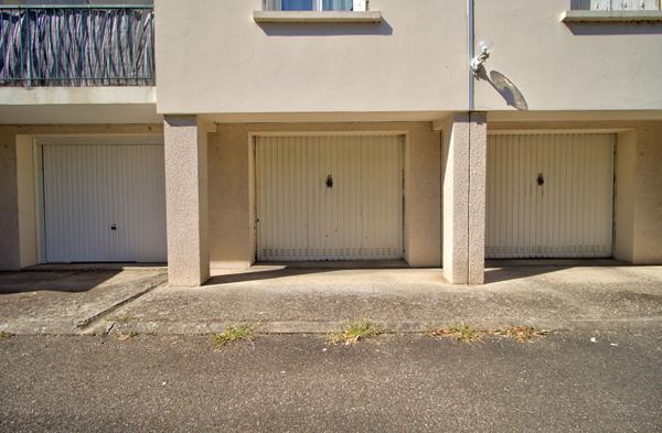 AGEN - Appartement traversant de 92 m² dans une résidence sécurisée, composée de 3 chambres, balcon, loggia et garage