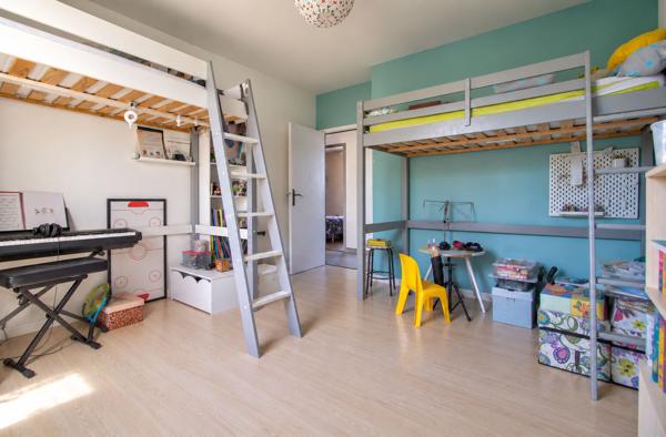 AGEN - Appartement traversant de 92 m² dans une résidence sécurisée, composée de 3 chambres, balcon, loggia et garage