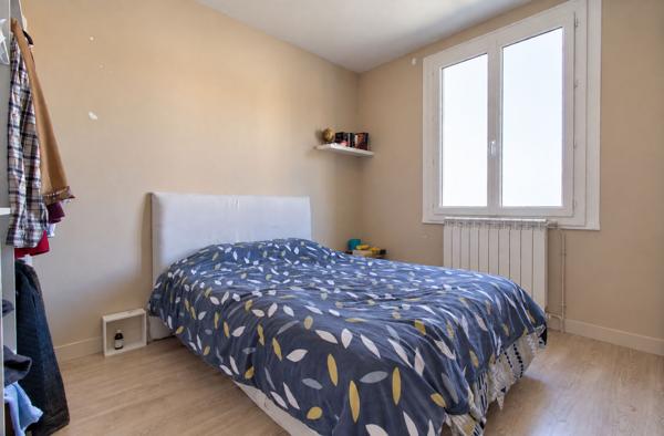 AGEN - Appartement traversant de 92 m² dans une résidence sécurisée, composée de 3 chambres, balcon, loggia et garage