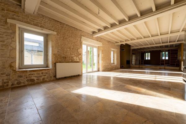 Vente Maison de luxe Saint-Jean-d'Angély 7 Pièces 350 m²