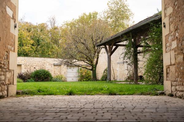 Vente Maison de luxe Saint-Jean-d'Angély 7 Pièces 350 m²