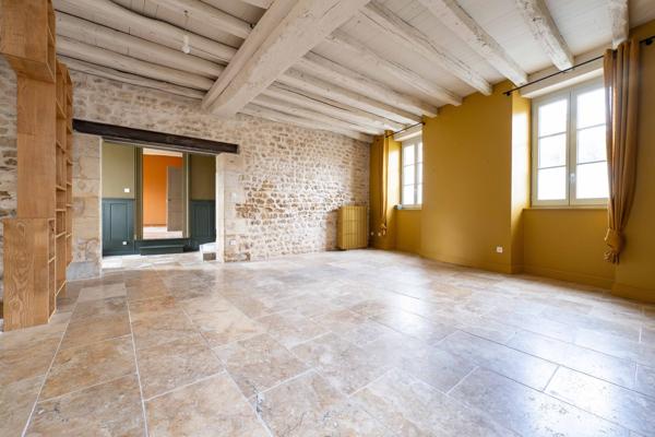 Vente Maison de luxe Saint-Jean-d'Angély 7 Pièces 350 m²