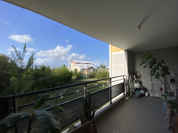 T2 avec terrasse, cave et petite vue mer à l’Anse Mitan