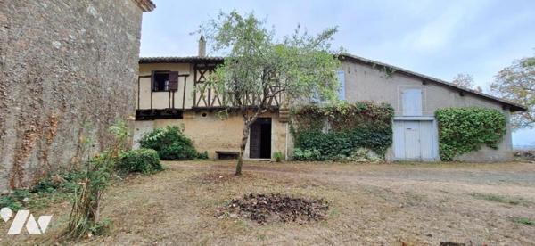 ROQUEBRUNE, Les hauts du village, maison avec terrasse sur 2 niveaux et dépendances