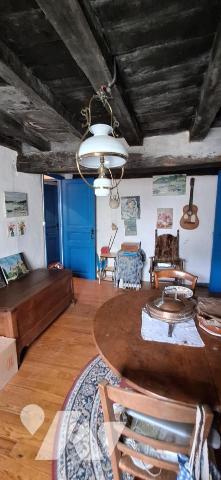 ROQUEBRUNE, Les hauts du village, maison avec terrasse sur 2 niveaux et dépendances