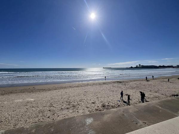 Vente                                                      Appartement
                        
                     3 pièces                      74 m2                     à Les Sables-d'Olonne