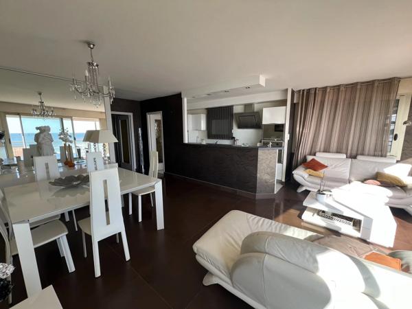 Vente                                                      Appartement
                        
                     3 pièces                      74 m2                     à Les Sables-d'Olonne