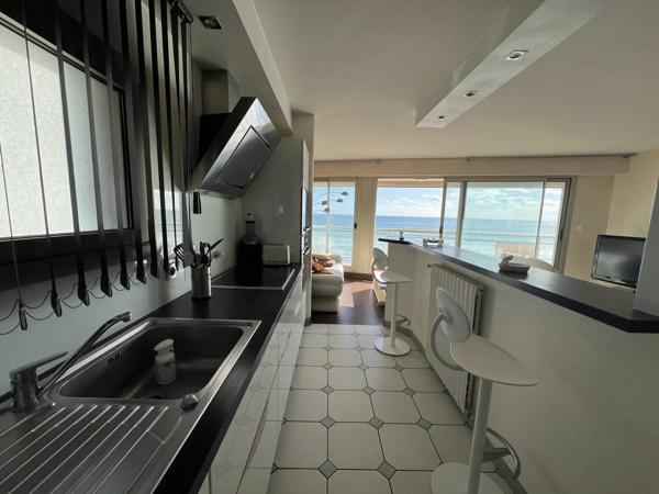 Vente                                                      Appartement
                        
                     3 pièces                      74 m2                     à Les Sables-d'Olonne