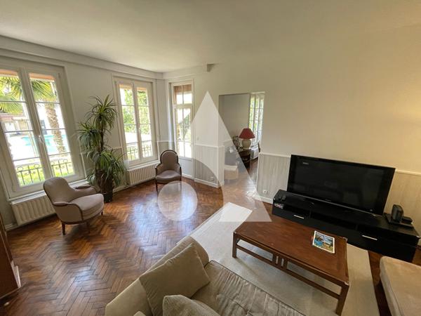 Maison 8 pièces 245 m2
