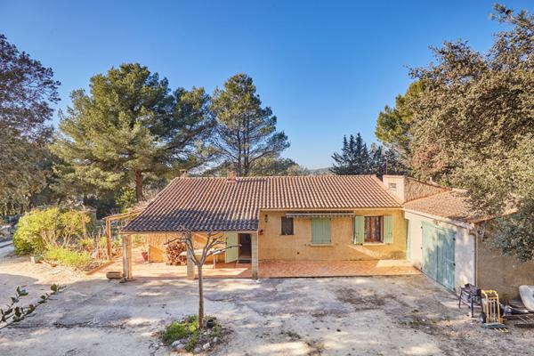 Lambesc ? Maison 3 chambres avec studio indépendant, piscine et 7 300 m² de terrain