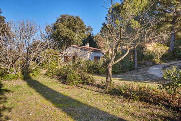 Lambesc ? Maison 3 chambres avec studio indépendant, piscine et 7 300 m² de terrain