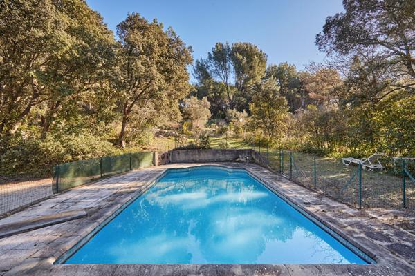 Lambesc ? Maison 3 chambres avec studio indépendant, piscine et 7 300 m² de terrain