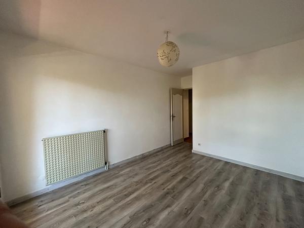 A LOUER - AIX EN ROVENCE - PIGONNET - BEAU T3 - TERRASSE - PARKING LIBRE