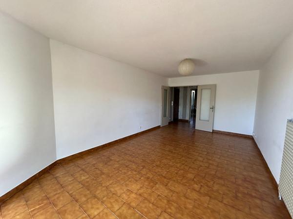 A LOUER - AIX EN ROVENCE - PIGONNET - BEAU T3 - TERRASSE - PARKING LIBRE