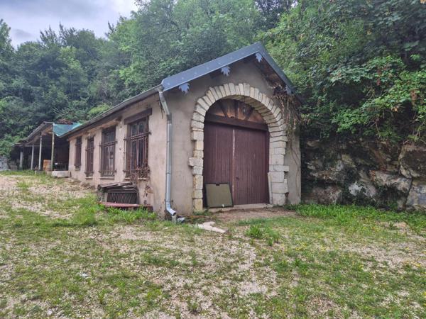 TERRAIN CONSTRUCTIBLE AVEC BATIMENTS