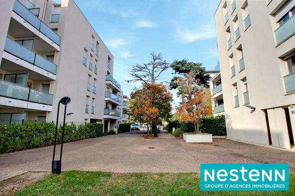 Appartement lumineux 2 pièces, avec terrasse et garage 69150 - Décines Charpieu