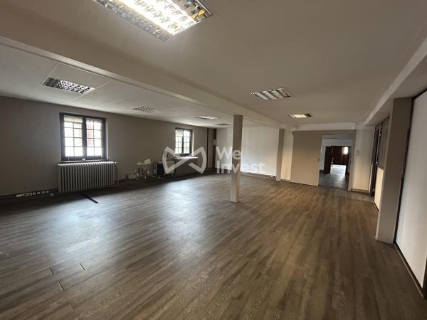 Local commercial avec bureaux et entrepôt