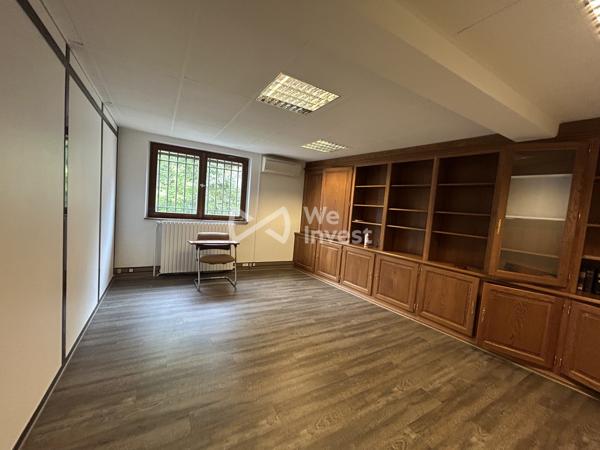 Local commercial avec bureaux et entrepôt
