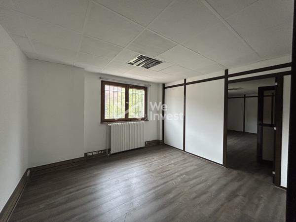 Local commercial avec bureaux et entrepôt