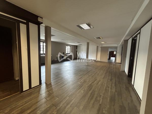 Local commercial avec bureaux et entrepôt