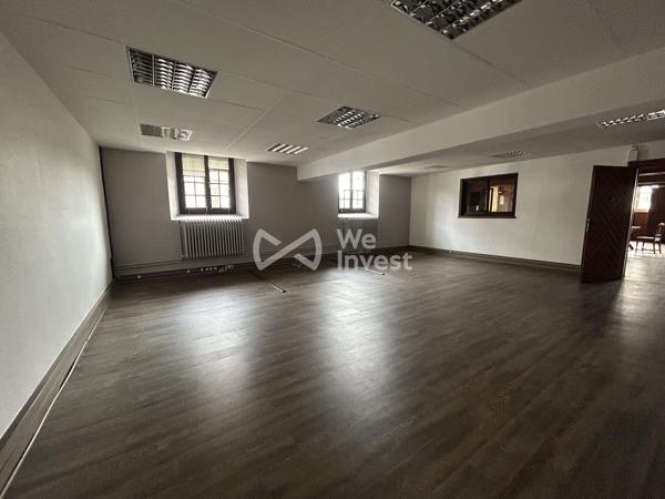 Local commercial avec bureaux et entrepôt