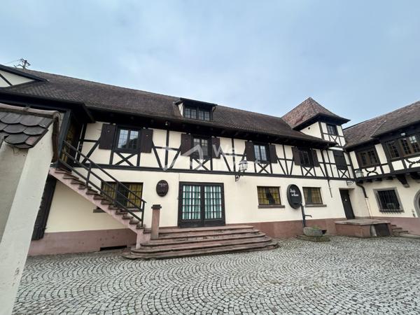 Local commercial avec bureaux et entrepôt