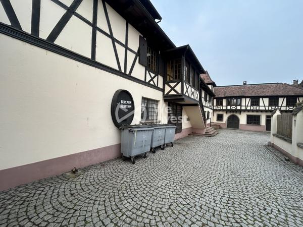Local commercial avec bureaux et entrepôt