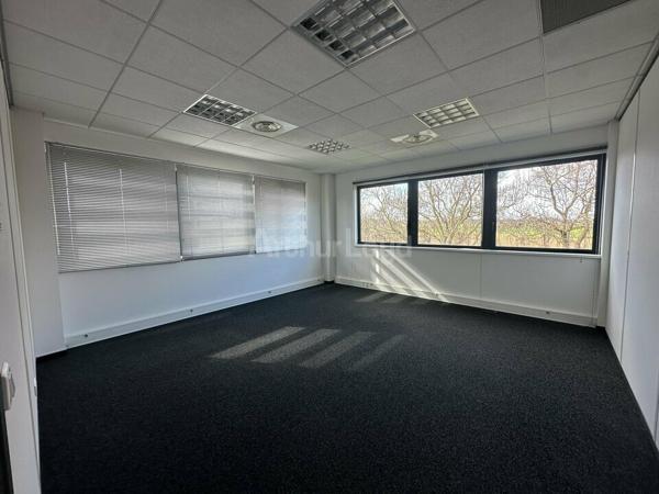 BUREAUX à LOUER de 1048 m²